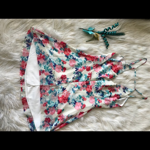 Floral print sundress 🌹🌷💐👗 - Picture 4 of 8